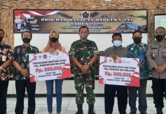 Kodim Rembang Bagikan Bansos 12 Milyar Ke Pedagang Kaki Lima dan Usaha Warung