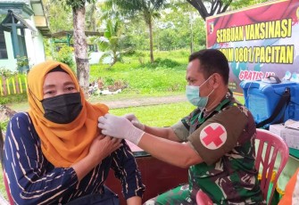 Tingkatkan Capaian Vaksin, Kodim 0801/Pacitan Gelar Vaksinasi Ditempat Penerimaan Bantuan