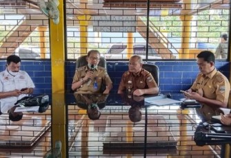 Bupati Agus, saat rapat bersama PHRI, di Kantor Bupati Villa Repong Ramdo, Kecamatan Pesisir Tengah