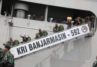 KRI Banjarmasin-592 Sukses Geser Pasukan Yonif Raider 613/Raja Alam dari Papua