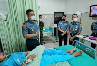 Danpasmar 3 Kunjungi Prajuritnya di RSPAL Dr. Ramelan Surabaya 
