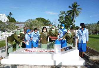 Peringati HUT Ke-58, Dharma Pertiwi Daerah P Ziarah Ke TMP Trikora Manokwari