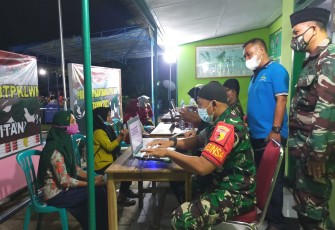 Kasdim 0801/Pacitan Pantau Koramil 0801/11 Donorojo Salurkan BTPKLWN