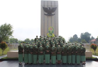 Persit KCK Cabang XLI Dim 1015 Ziarah Nasional Peringati HUT Dharma Pertiwi