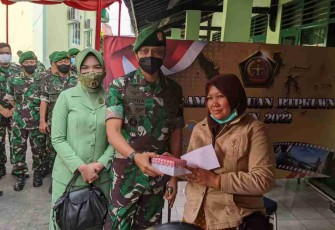 Danrem 071/Wijayakusuma Serahkan Bantuan Tunai BTPKLWN Dari Pemerintah