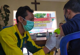 Vaksinasi Mobile Kodim Pacitan Sasar Jemaat Gereja GKJW Pacitan