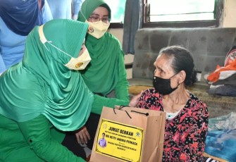 Jumat Berkah dari Ibu Hetty Andika Perkasa