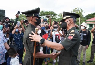 Pangdam Pattimura Lantik 313 Prajurit, Ibu Hens : Terima Kasih Bapak Kasad