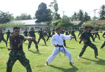 Latihan Beladiri Prajurit Korem 142/Tatag