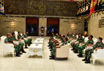 Kasal menerima kunjungan Pati TNI AL yang purna tugas 