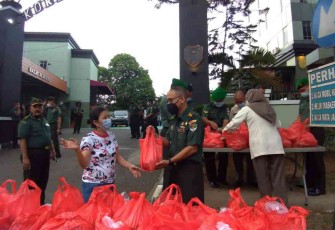 Berbagi Takjil di Bulan Suci Ramadhan