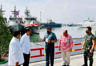 Presiden Ir. Joko Widodo saat membuka Peluncuran Holding dan Program Strategis BUMN Industri Pertahanan di PT PAL