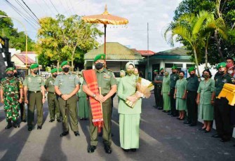 Danrem 023/KS disambut dengan tarian khas pesisir Tapteng, Kamis (21/4/22)