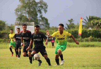 Seru dan menegangkan laga final turnamen sepak bola Danpasmar 3 Cup. Kamis (21/4/2022)