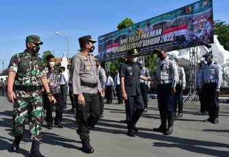Dandim bersama Kapolres dan Bupati cek kesiapan pasukan operasi Ketupat Semeru, Jum'at (22/4/2022)