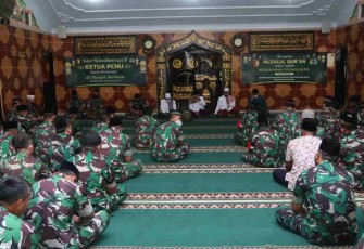 Kodim Trenggalek peringati Nuzulul Qur'an di Masjid And Nuur, Jum'at (22/4/2022)