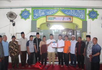 Ketua DPRD Kabupaten Seluma, Nofi Erian Andesca, saat safari Ramadhan di Masjid Al Ikhlas, Desa Air Periukan, Minggu (24/4/2022)