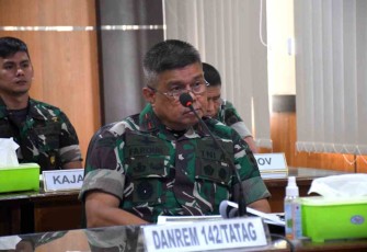 Danrem 142/Tatag mengikuti Vidcon rencana sepak bola liga santri piala Kasad. Senin (25/4/2022)
