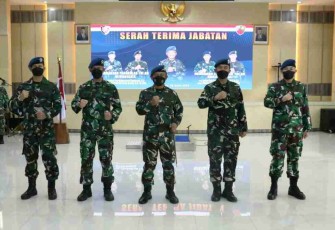 Pangkoopsud I (tengah) seusai acara sertijab Danlanud di Mako Koopsud I Jakarta. Selasa (26/4/2022)