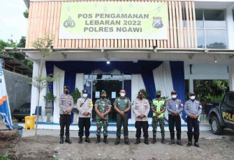 Dandim Ngawi saat meninjau pos rest area. Rabu (27/4/2022)
