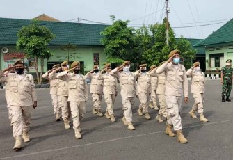 Disiplinkan PNS melalui latihan PBB di Makorem 081/DSJ. Rabu (27/4/2022)