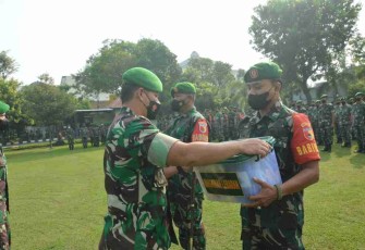 Bingkisan lebaran Kasad untuk prajurit Kodim Ponorogo. Rabu (27/4/2022)