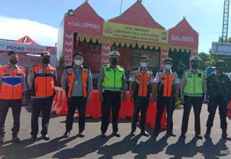 Kesiapan anggota pos pam lalu lintas Lebaran di Kota Makassar. Minggu (01/05/2022) 
