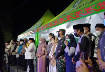 Dandim Sampit dampingi Bupati Kotim lepas takbir keliling. Minggu (01/05/2022)