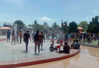 Je'ne Tallasa ramai pengunjung dalam suasana lebaran. Rabu (04/05/2022)
