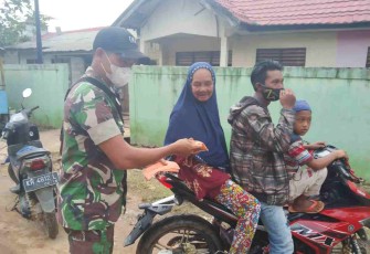 Bagikan masker lindungi kesehatan warga binaannya. Rabu (04/05/2022)