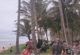 Pantai Walur Pugung, Kecamatan Pesisir Utara kabupaten Pesisir Barat