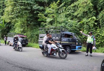 Jalur wisata Medan Brastagi waspada di tikungan Tirtanadi. Kamis (05/05/2022) 