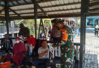 Sasar lokasi wisata bagikan masker dan himbau prokes. Kamis (05/05/2022)