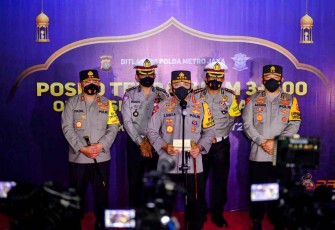 Kapolri saat tinjau pos pengamanan Halim Jakarta. Jum'at (06/05/2022)