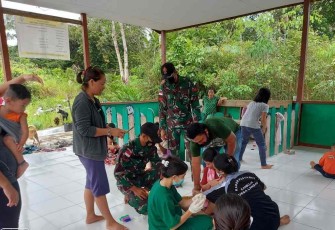Posyandu satgas Yonif 144/JY di perbatasan. Sabtu (07/05/2022)