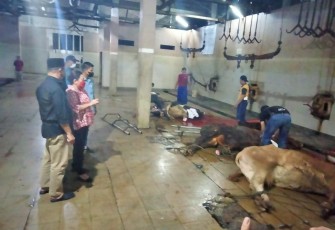 Anggota Komisi B DPRD Jatim, Agatha Retnosari,,saat mendatangi Perusahaan Daerah Rumah Potong Hewan (RPH), Pegirian, Kota Surabaya, Selasa (10/5/2022) malam