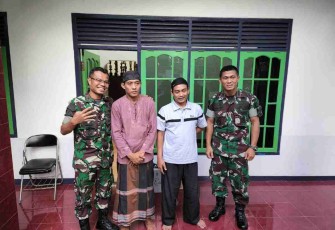 Mayor Inf Afri Swandi Ritonga bersama pengurus Yayasan Bina Akhlak ponpes rehabilitasi korban NAPZA dan kelainan perilaku di Cianjur. Rabu (11/05/2022)