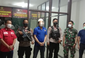 Pindahkan bandar narkoba (kaos biru) ke pulau Nusa Kambangan. Rabu (11/05/2022)