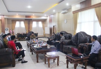 Suasana saat rapat ekspose persiapan pembangunan ruang Command Center Provinsi Bengkulu, di ruang kerja Gubernur, Kamis (12/05/2022).