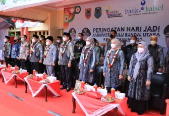 Upacara peringatan hari jadi Kab.HSU ke-76 di halaman kantor bupati HSU. Kamis (12/05/2022)