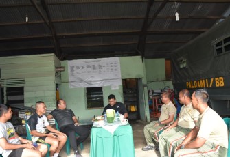 Danrem 023/KS saat berkumpul bersama anggota Denpal 1/2 Sibolga. Jum'at (13/05/2022)