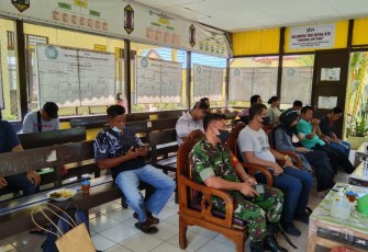 Diskusi tim BNF Rungan dan Sebangau bersama warga Kelurahan Marang, di balai Kelurahan Marang, Jumat (13/5/2022)