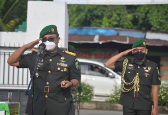 Danrem Merauke saat upacara di TMP Trikora Merauke. Jum'at (13/05/2022)