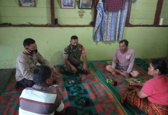 Suasana akrab Sertu Adiramo Ginting sambangi rumah warga Binaannya. Minggu (15/05/2022)