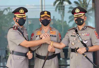 Kapolda Banten (tengah) usai sertijab Kapolresta Tangerang berfoto bersama. Selasa (17/05/2022)