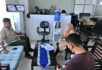 Wakasatgas Binmas Noken (kiri) saat berkunjung di kantor BPS Prov Papua. Selasa (17/05/2022)