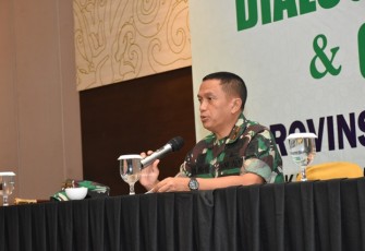 Danrem 091/ASN saat menjadi narsum di hotel Midtown Samarinda. Selasa (17/05/2022)