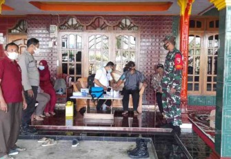 Sambangi rumah warga binaan melaksanakan vaksinasi. Rabu (18/05/2022)