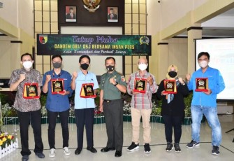 Danrem 081/DSJ foto bersama dengan pimpinan media. Rabu (18/05/2022) 