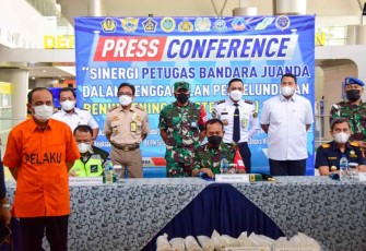 Press conference penyelundupan benih lobster di Surabaya. Selasa (17/05/2022)